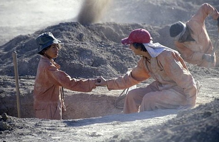 Holes movie Camp Green Lake digging scene