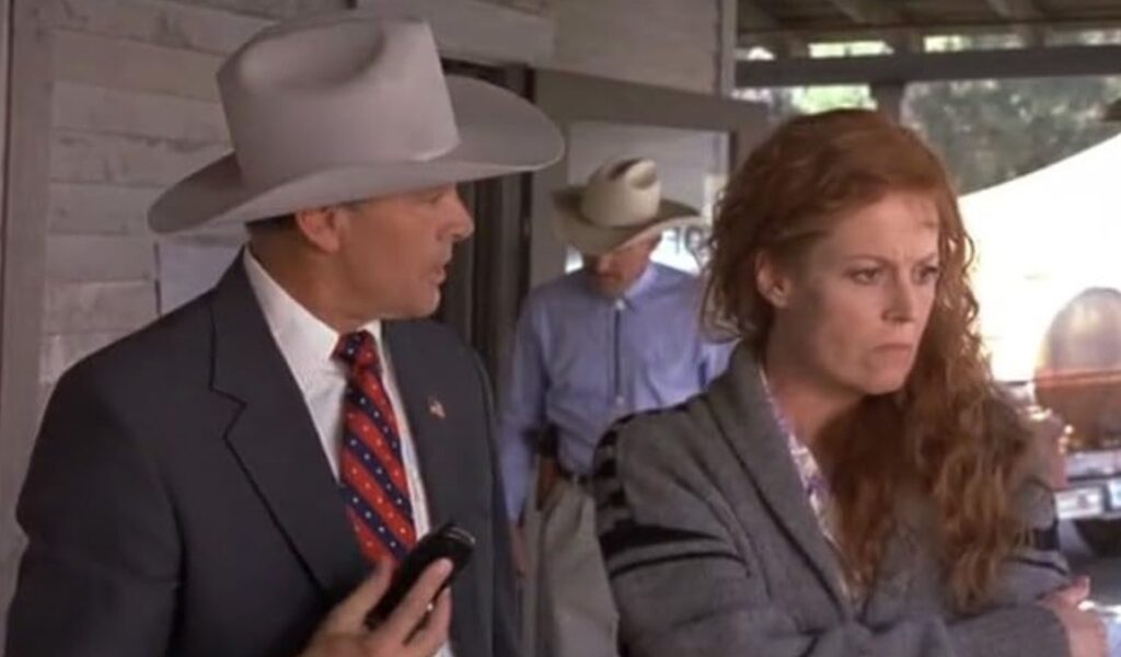 Holes movie ending Warden Louise Walker